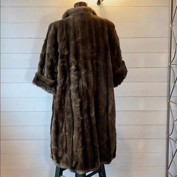 TRUE VINTAGE Revillon Freres Authentic Fur Coat - Picture 4 of 9
